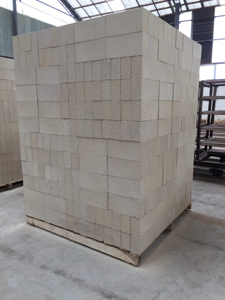 保溫磚廠家_輕質磚理化指標_輕質保溫磚價格